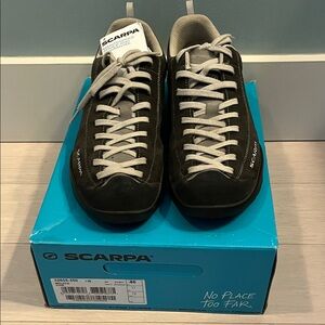 Scarpa Men's Black and White Sneakers